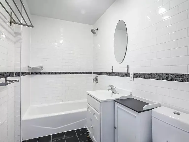 1086 Broadway #204 — Photo 7