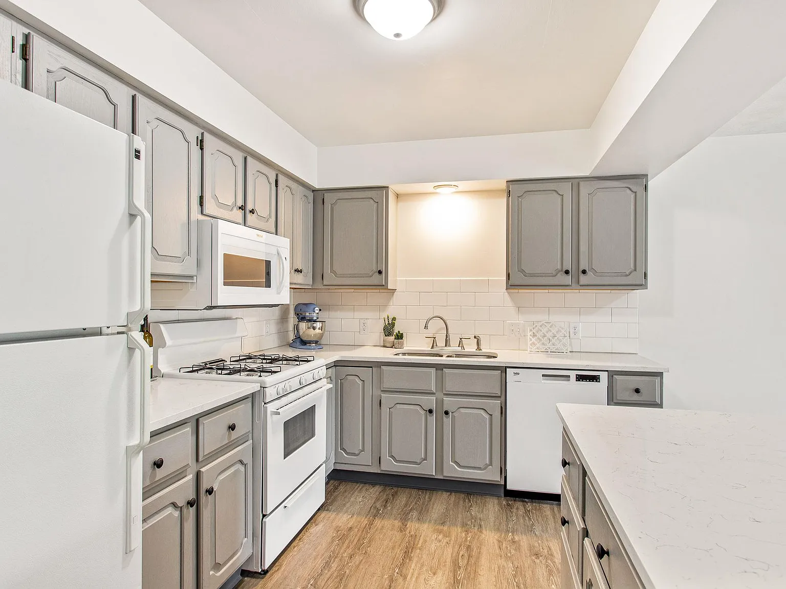 3 bed, 2000 sqft, $2,549 — Photo 3