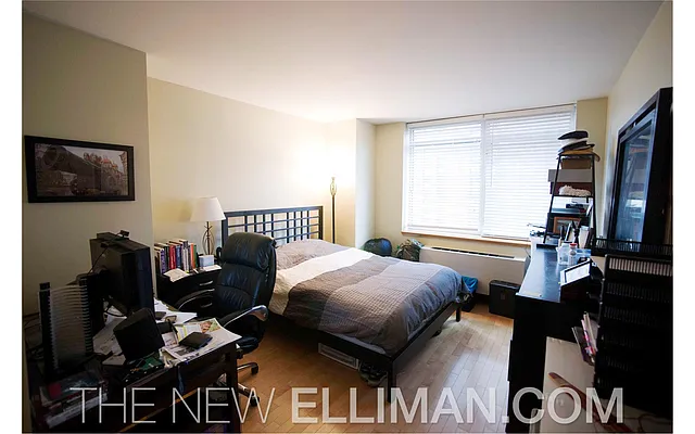 Rented by Douglas Elliman | media 16