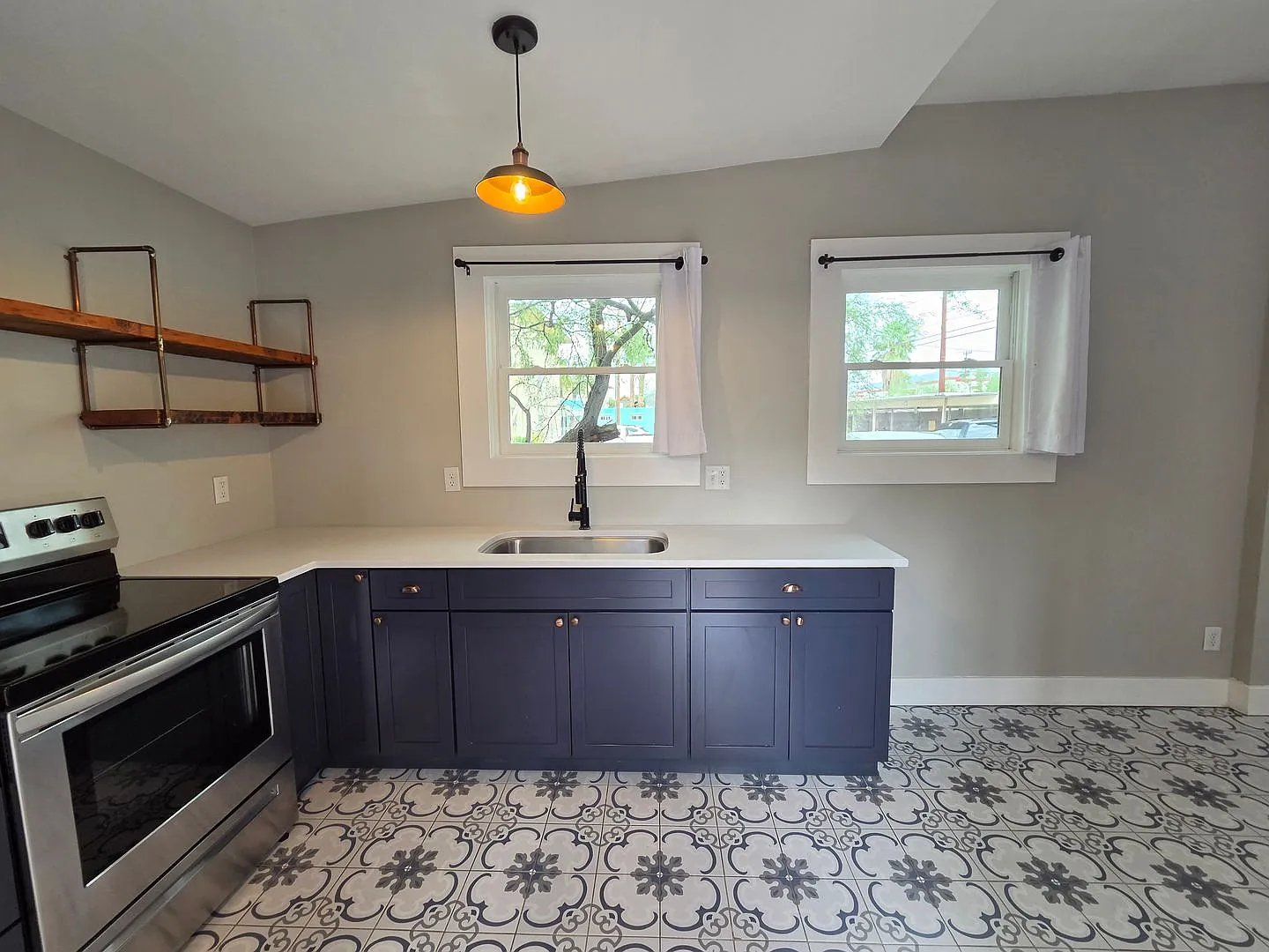 $500 Off Move-In! 1 Bed / 1 Bath Cottage In U Of A Neighborhood! — Photo 4