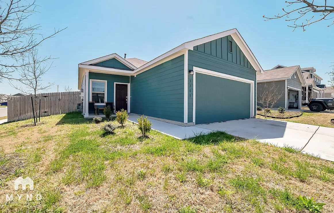 3 bed, 2.0 bath, 1626 sqft, $2,035 — Photo 1