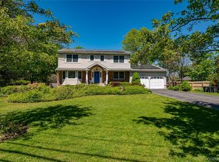 220 Windsor Ave, Brightwaters, NY 11718
