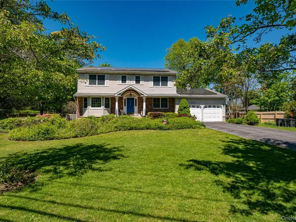 220 Windsor Avenue, Brightwaters, NY 11718
