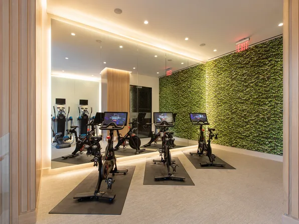 300 East 34th Street image 31 of 47