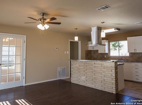 3rd image of 3007 Greenacres Dr