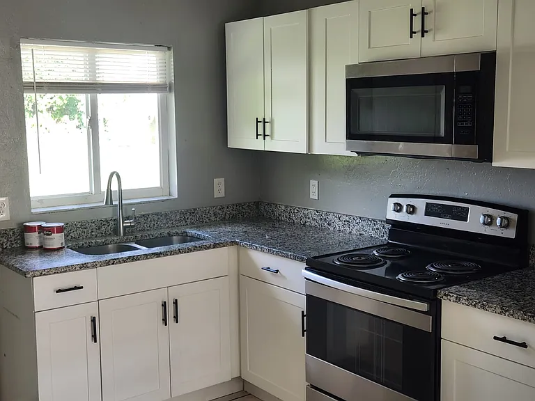 135 Gordon Ave S #135 — Photo 7