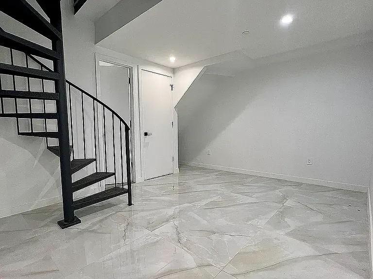 27-10 Crescent St #1M — Photo 12