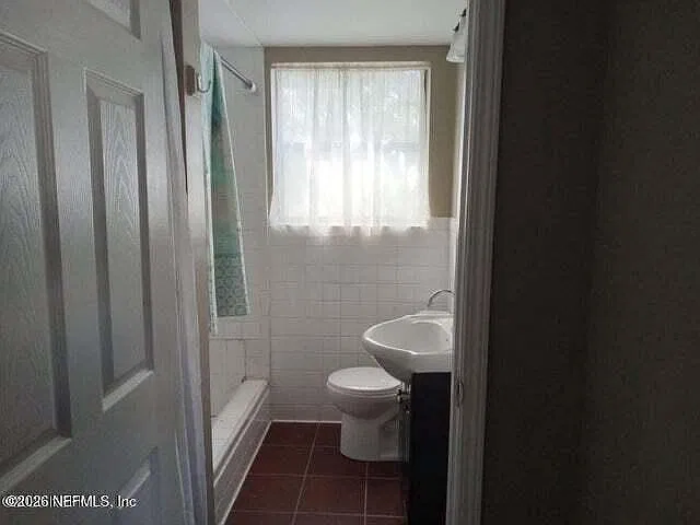 2 bed, 1.0 bath, 1225 sqft, $995 — Photo 2