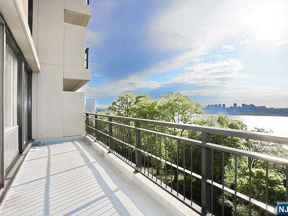 3rd image of 1 Horizon Rd APT 605