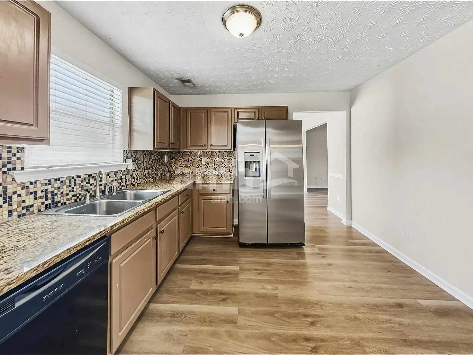 3 bed, 2.5 bath, 1975 sqft, $2,035 — Photo 4
