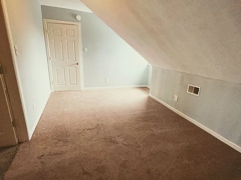 2332 Arlington Ave — Photo 9