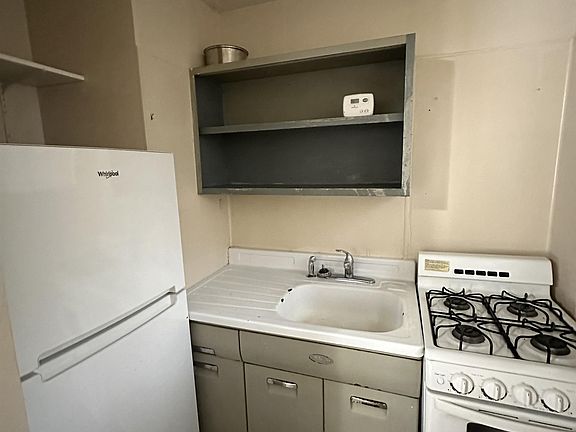 4th image of 907 E California Ave #2