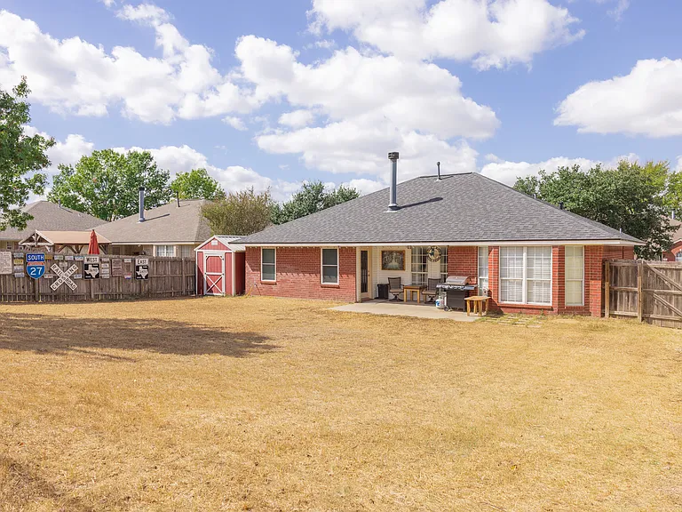 1314 Mullins Loop S — Photo 24