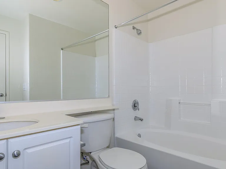 Laurel Glen Apartment Homes — Photo 38