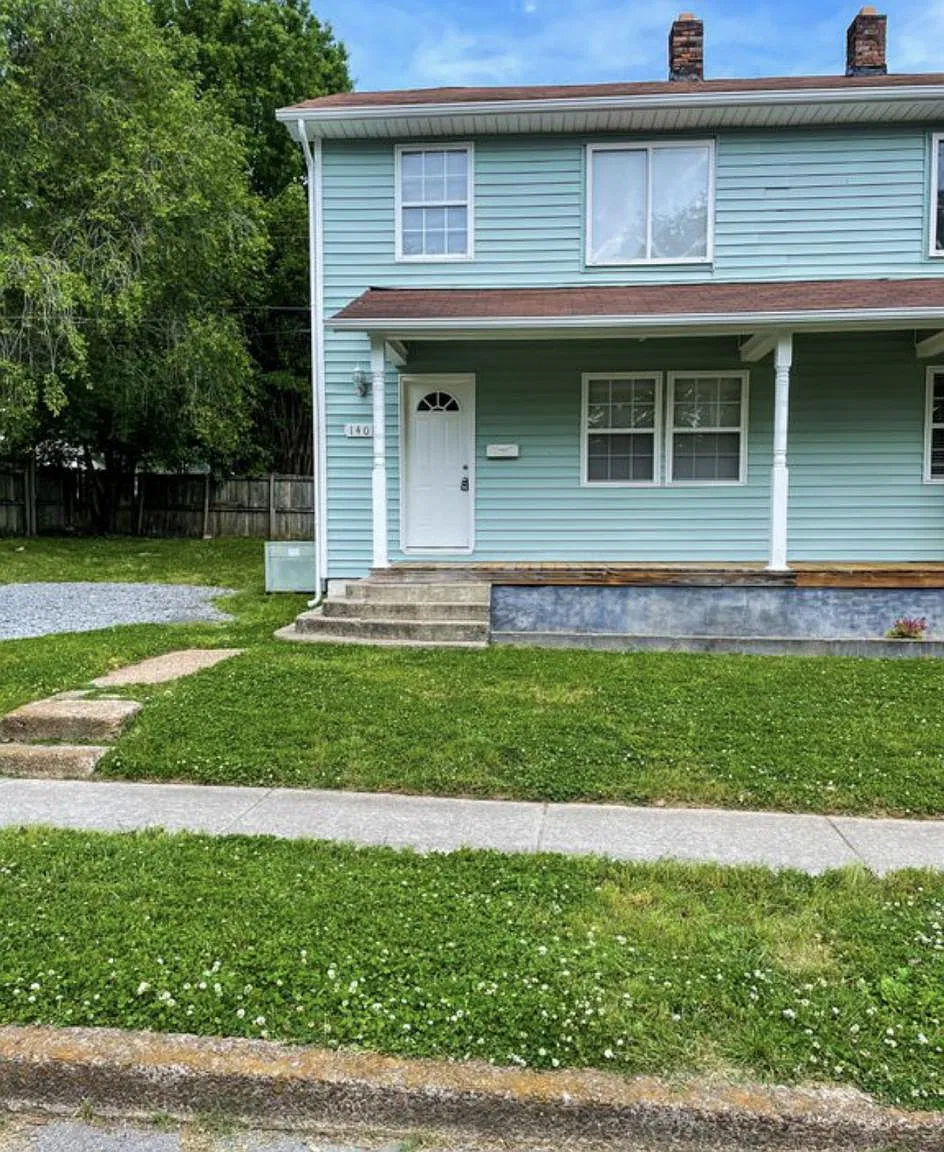 3 bed, 1000 sqft, $1,600 — Photo 2