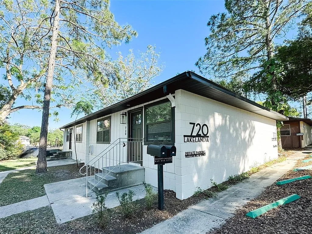 2 bed, 1.0 bath, 852 sqft, $1,695 — Photo 2