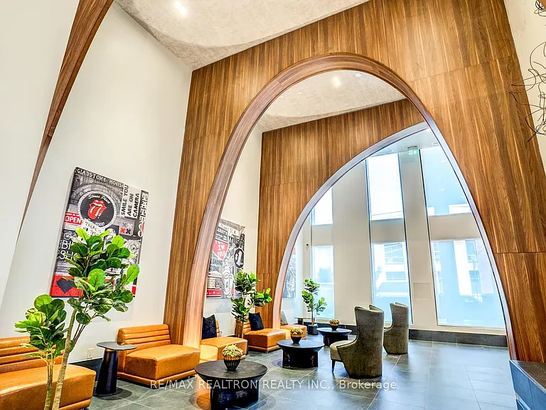 270 Dufferin St #Penthouse 17 — Photo 3