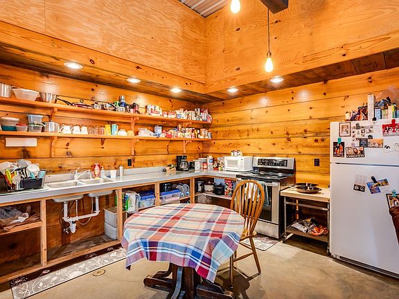 3rd image of 2405 E Wasp Rd