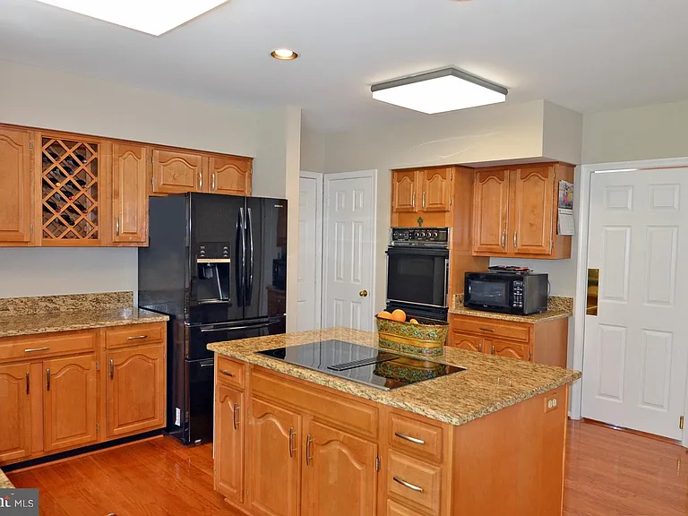 6610 Ashmere Ln — Photo 27