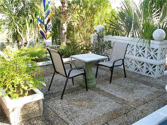 3rd image of 15885 Hart Rd