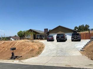 7533 Live Oak Dr, Riverside, CA 92509