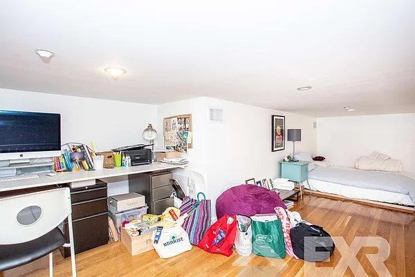 Rented by EXR | media 20