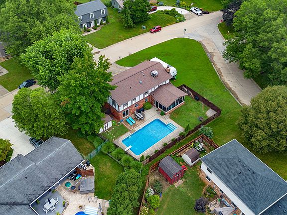 3rd image of 601 Ridgeview Ln