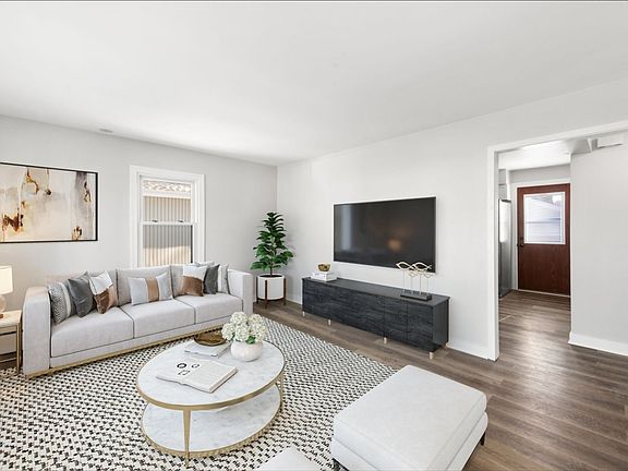 4th image of 304 E Pine Ave
