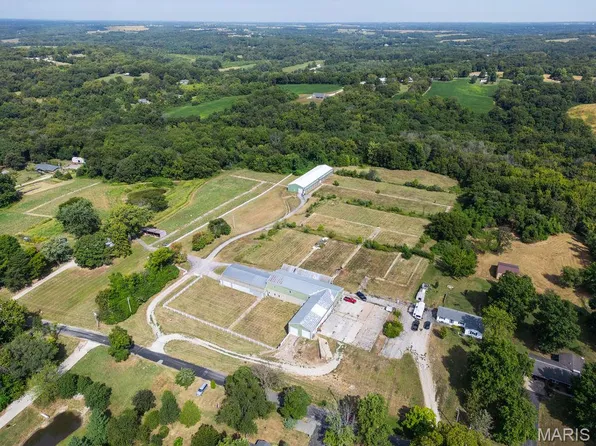 3808 Stanka Ln, Godfrey, IL 62035