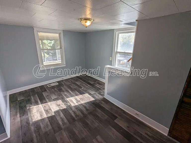 352 Broadway St — Photo 6