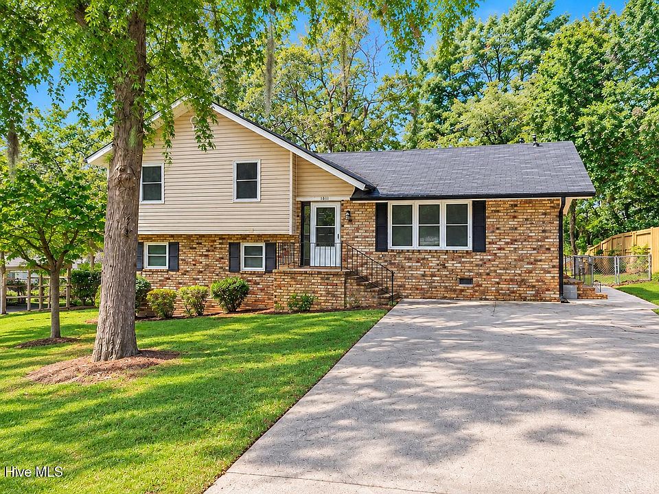 1st image of 1811 N Barton Drive