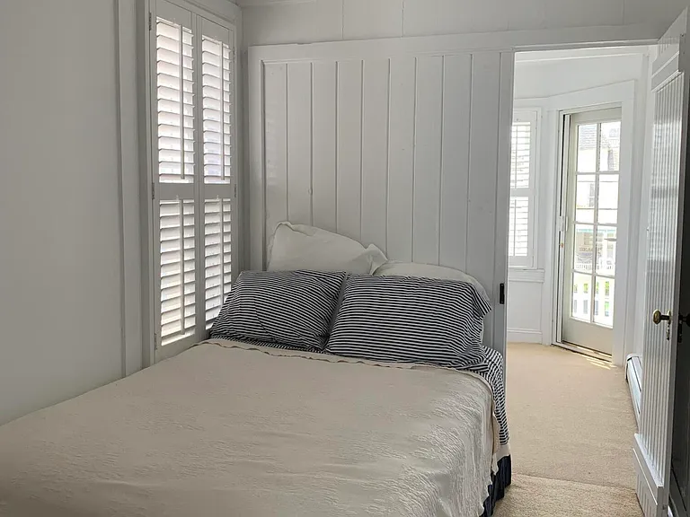 13 Heck Ave — Photo 16
