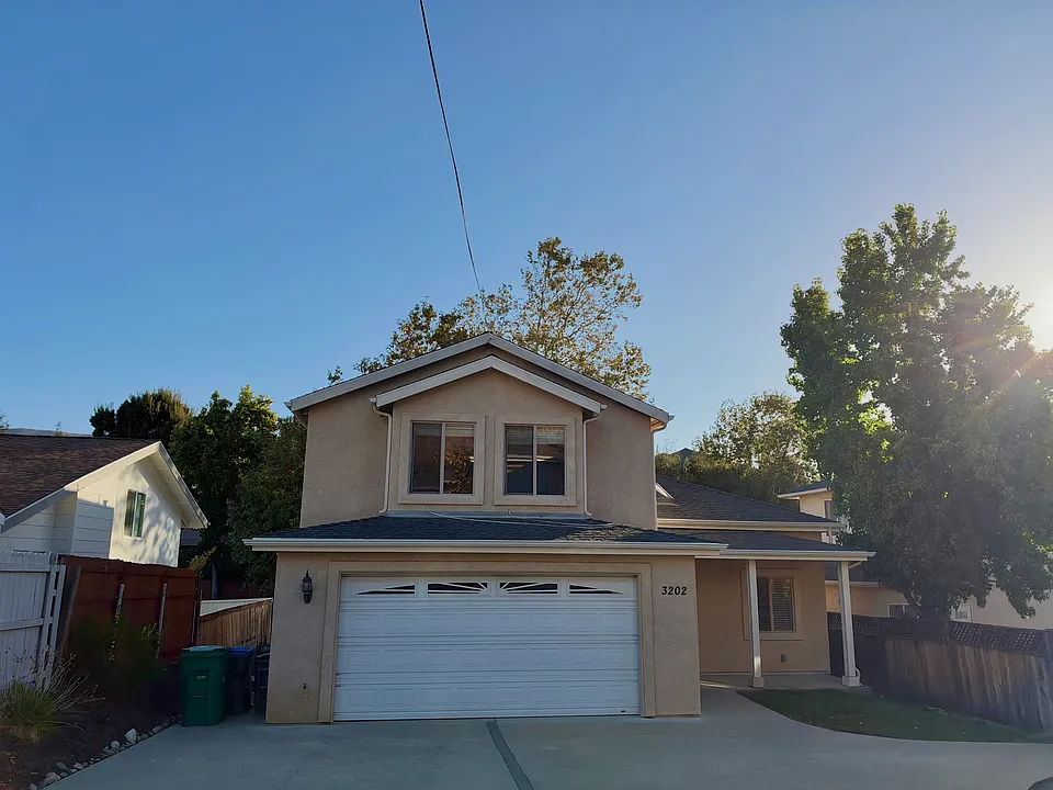 3202 Rockview Pl