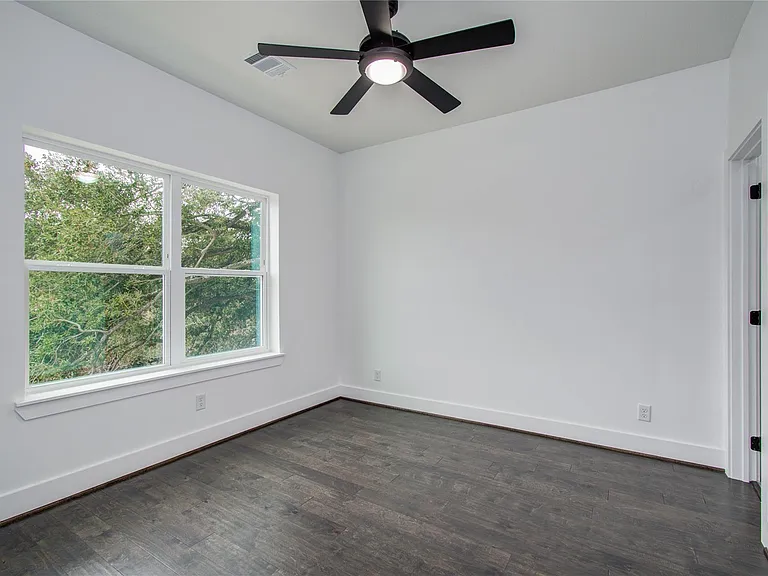5024 Winnetka St #C — Photo 10