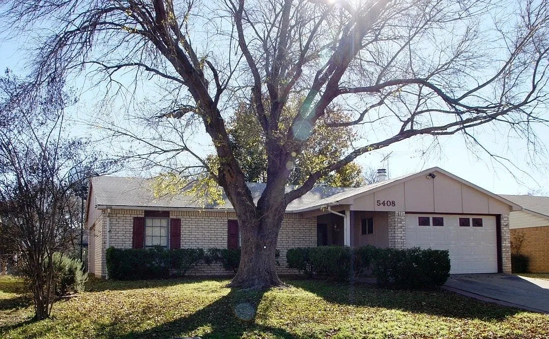 3 bed, 1339 sqft, $2,050 — Photo 1
