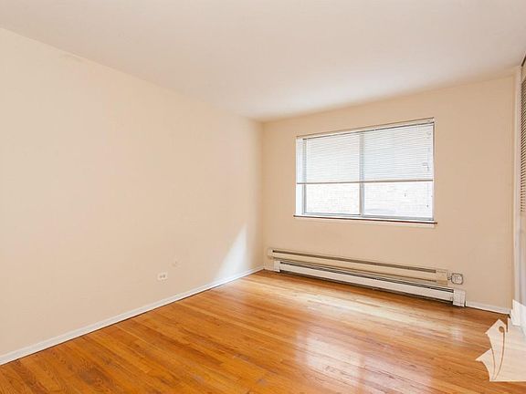 5th image of 661 W Wrightwood Ave #301