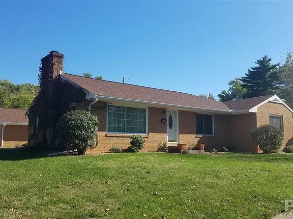 1420 N 11th St, Pekin, IL 61554