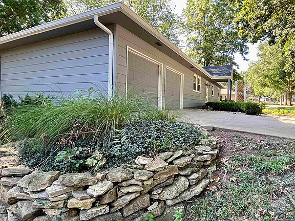 4th image of 2048 Huntington Rd