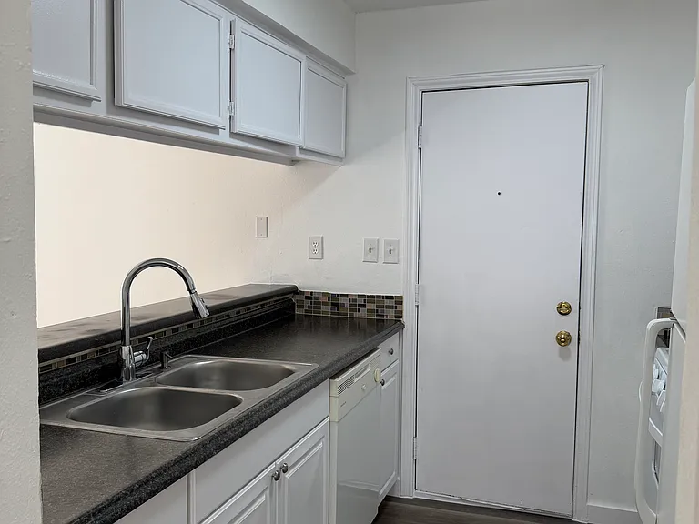 1006 King Albert St #A — Photo 5