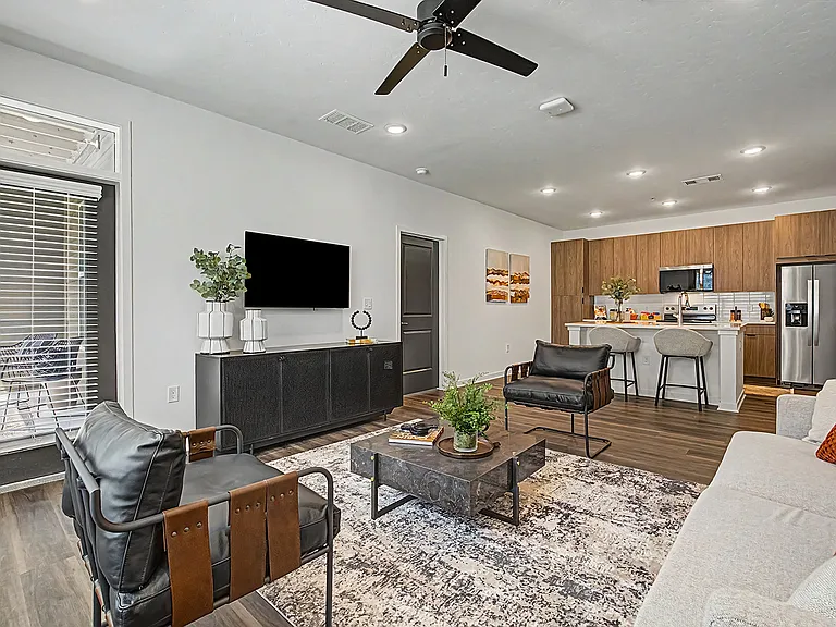 The Logan Luxury Apartments — Photo 23
