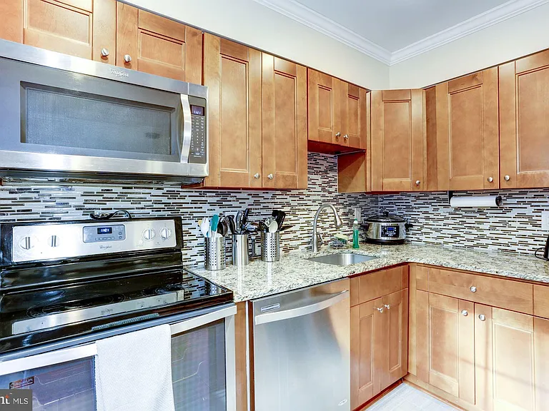 6069 Crown Royal Cir — Photo 12
