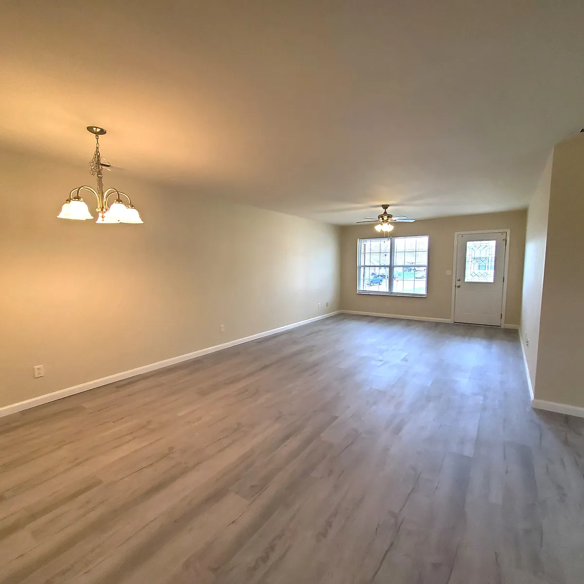 Living Room / Dining Room - 816 Grand Ave