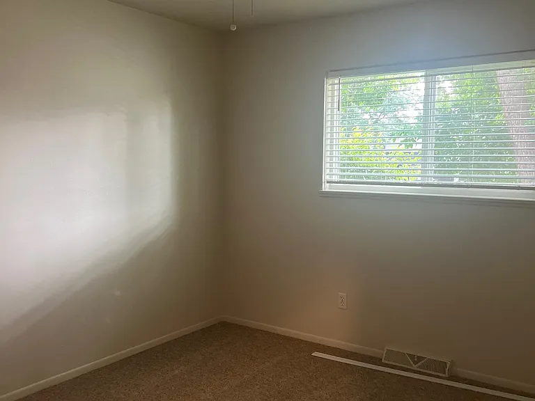 1618 Windsor Ct — Photo 14