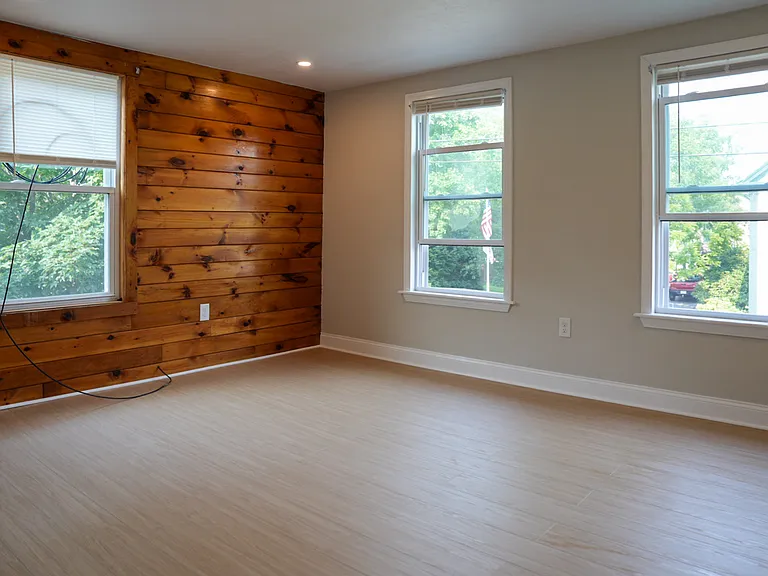 2158 Pleasant St #2 — Photo 8