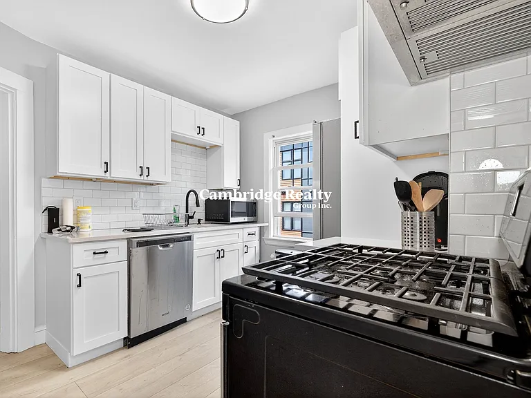 256 Main St #2T — Photo 4