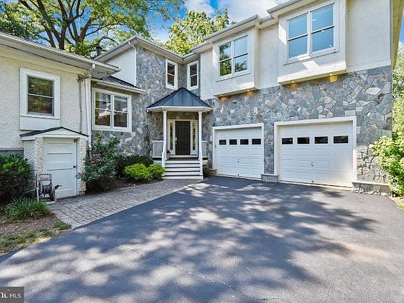 2nd image of 840 Elden St