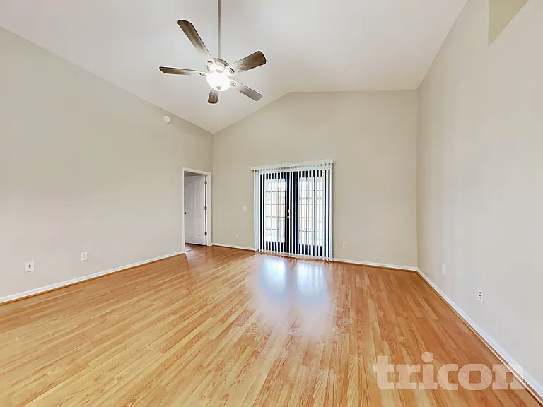 143 Wornall Dr — Photo 3