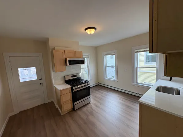 204 Pearl St APT 5, Somerville, MA 02145