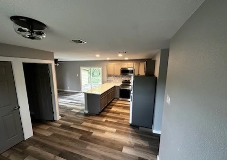 4 bed, 1104 sqft, $1,575 — Photo 3