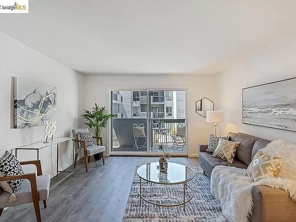 3rd image of 150 Pearl St APT 223